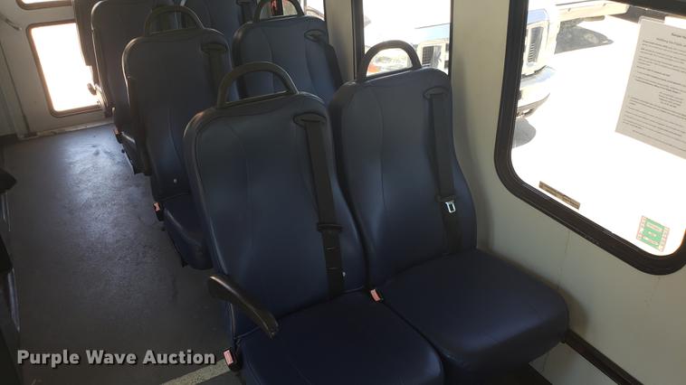 image for item EN9989 2008 Ford E350 Super Duty shuttle bus