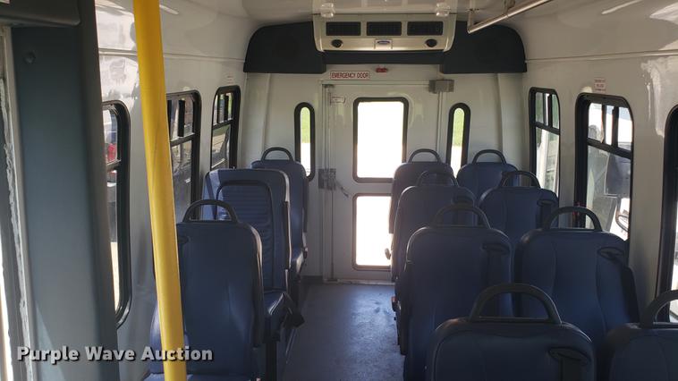 image for item EN9989 2008 Ford E350 Super Duty shuttle bus