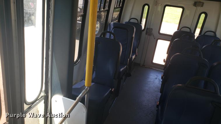 image for item EN9989 2008 Ford E350 Super Duty shuttle bus