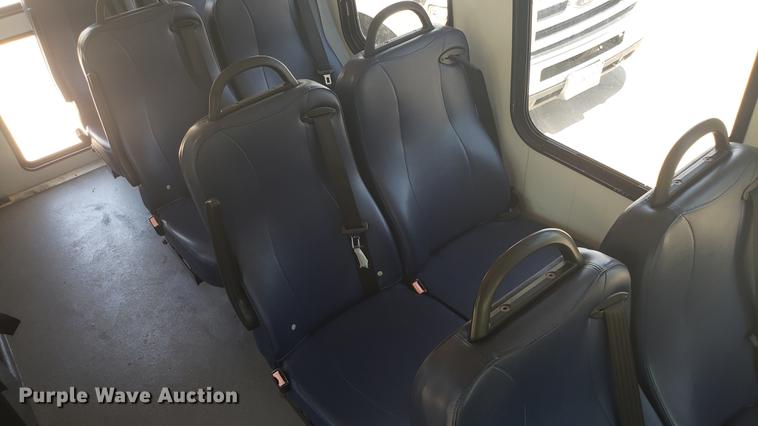 image for item EN9989 2008 Ford E350 Super Duty shuttle bus