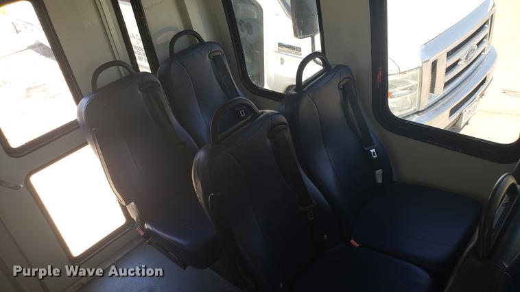 image for item EN9989 2008 Ford E350 Super Duty shuttle bus