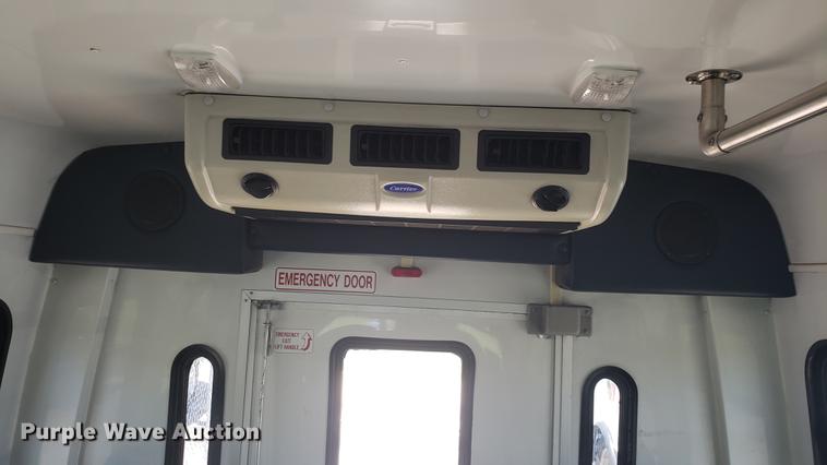 image for item EN9989 2008 Ford E350 Super Duty shuttle bus