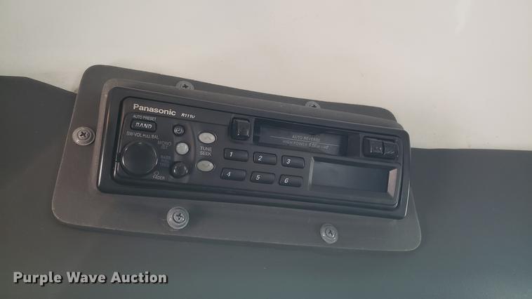 image for item EN9989 2008 Ford E350 Super Duty shuttle bus