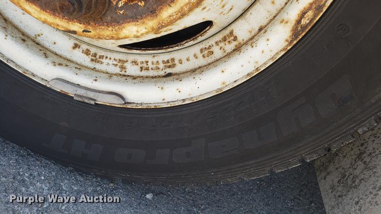 image for item EN9989 2008 Ford E350 Super Duty shuttle bus