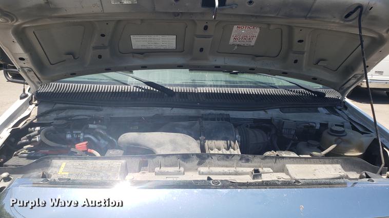 image for item EN9989 2008 Ford E350 Super Duty shuttle bus