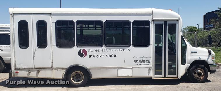 image for item EN9990 2008 Ford E450 Econoline shuttle bus