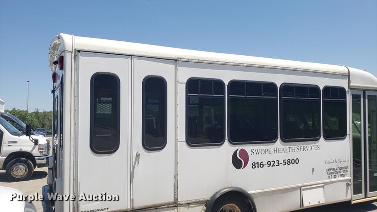 image for item EN9990 2008 Ford E450 Econoline shuttle bus