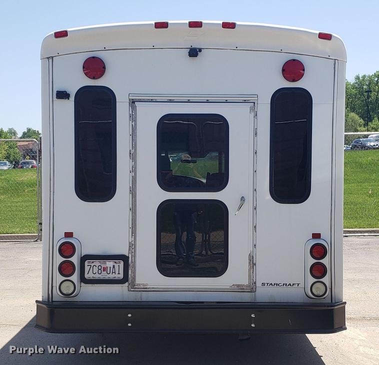 image for item EN9990 2008 Ford E450 Econoline shuttle bus