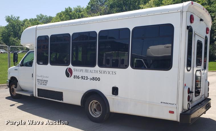 image for item EN9990 2008 Ford E450 Econoline shuttle bus
