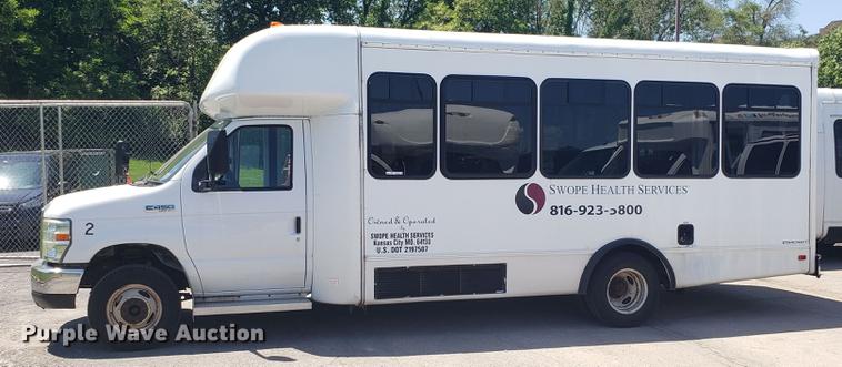 image for item EN9990 2008 Ford E450 Econoline shuttle bus