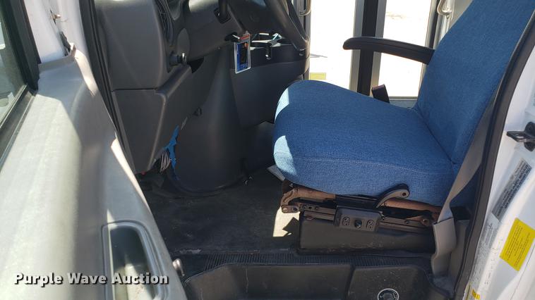 image for item EN9990 2008 Ford E450 Econoline shuttle bus