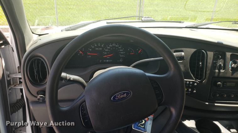 image for item EN9990 2008 Ford E450 Econoline shuttle bus