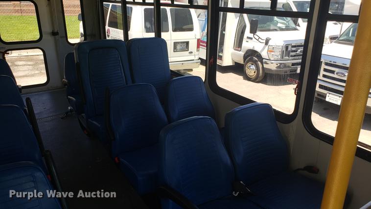 image for item EN9990 2008 Ford E450 Econoline shuttle bus