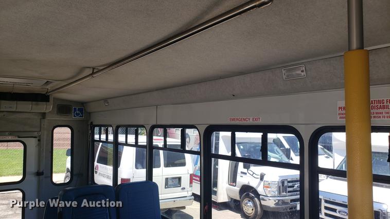 image for item EN9990 2008 Ford E450 Econoline shuttle bus