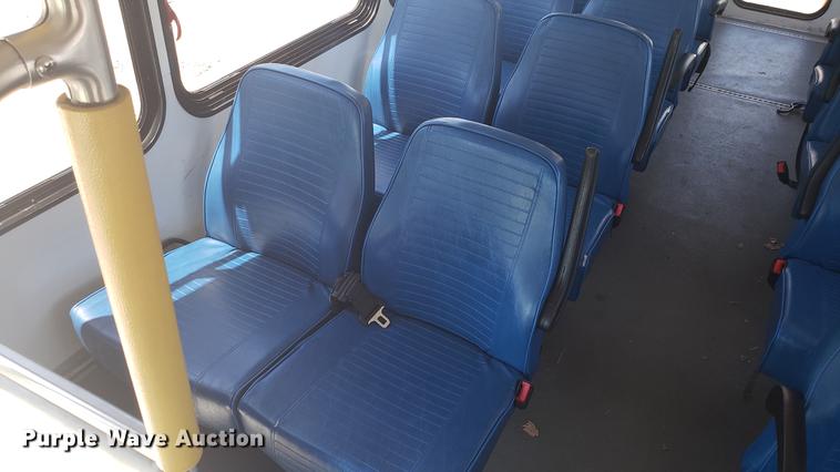 image for item EN9990 2008 Ford E450 Econoline shuttle bus