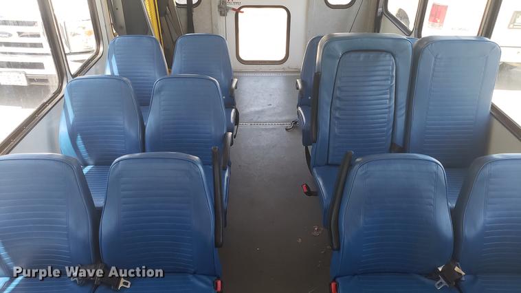 image for item EN9990 2008 Ford E450 Econoline shuttle bus