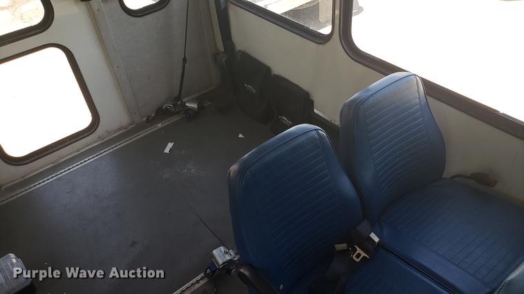 image for item EN9990 2008 Ford E450 Econoline shuttle bus