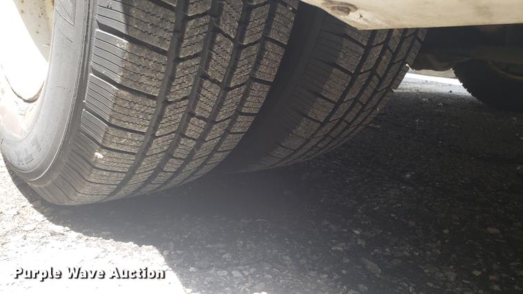 image for item EN9990 2008 Ford E450 Econoline shuttle bus