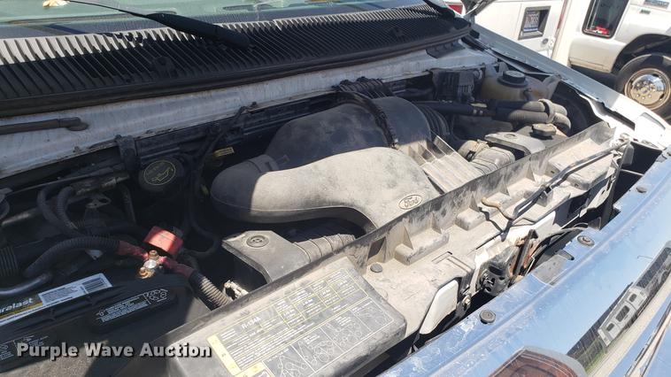 image for item EN9990 2008 Ford E450 Econoline shuttle bus