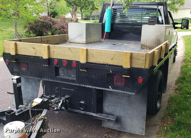 image for item EN9993 2008 Ford F350 Super Duty SuperCab flatbed pickup truck