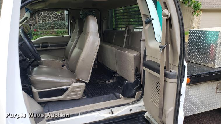 image for item EN9993 2008 Ford F350 Super Duty SuperCab flatbed pickup truck