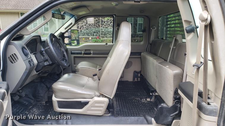 image for item EN9993 2008 Ford F350 Super Duty SuperCab flatbed pickup truck