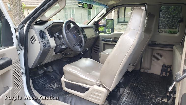 image for item EN9993 2008 Ford F350 Super Duty SuperCab flatbed pickup truck