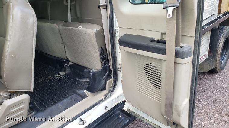 image for item EN9993 2008 Ford F350 Super Duty SuperCab flatbed pickup truck