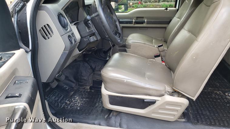 image for item EN9993 2008 Ford F350 Super Duty SuperCab flatbed pickup truck