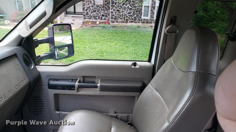 image for item EN9993 2008 Ford F350 Super Duty SuperCab flatbed pickup truck