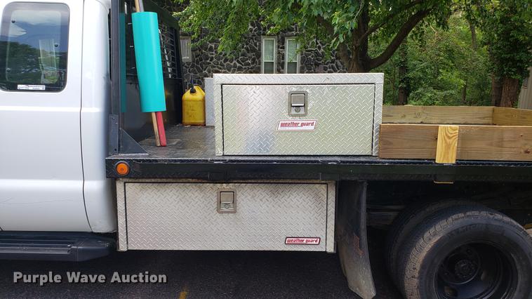 image for item EN9993 2008 Ford F350 Super Duty SuperCab flatbed pickup truck