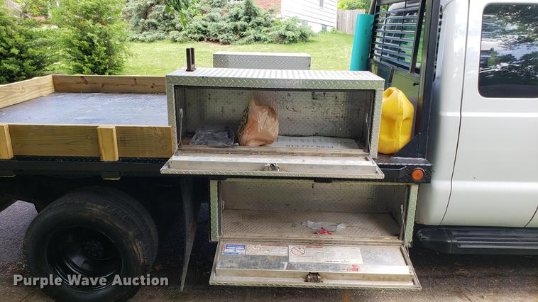 image for item EN9993 2008 Ford F350 Super Duty SuperCab flatbed pickup truck