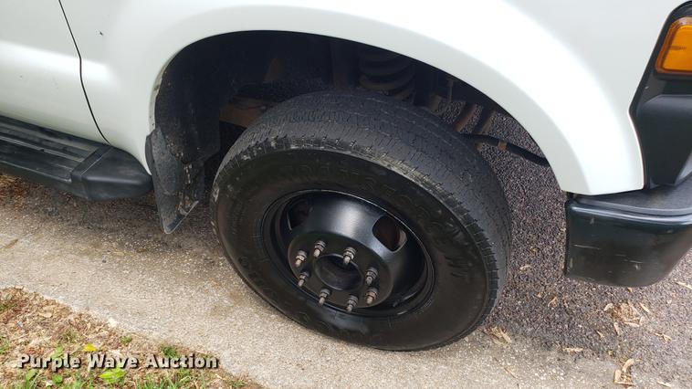 image for item EN9993 2008 Ford F350 Super Duty SuperCab flatbed pickup truck