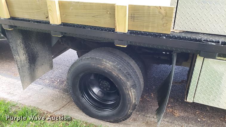 image for item EN9993 2008 Ford F350 Super Duty SuperCab flatbed pickup truck