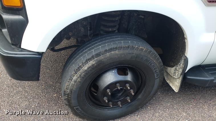 image for item EN9993 2008 Ford F350 Super Duty SuperCab flatbed pickup truck