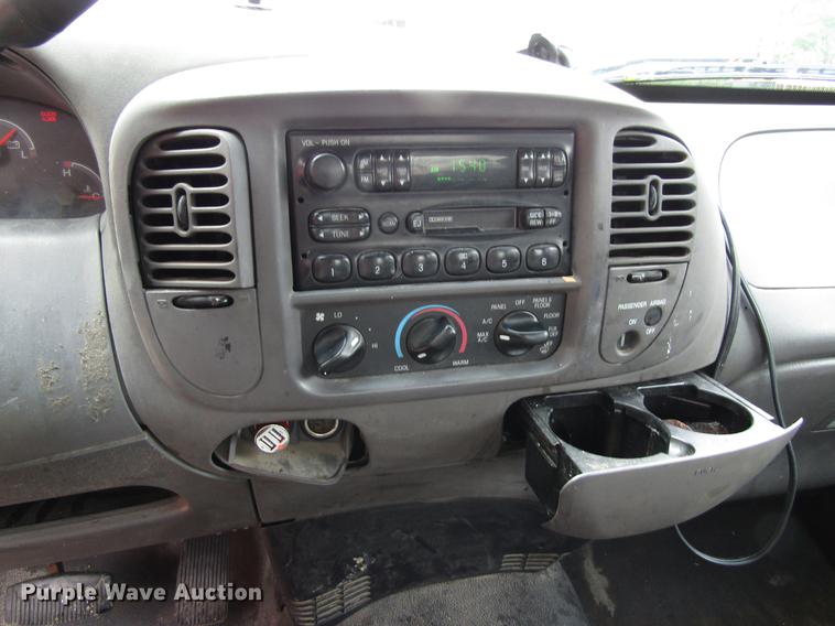 image for item EU9658 2003 Ford F150 SuperCab pickup truck