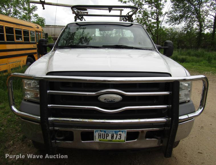 image for item EU9659 2006 Ford F250 Super Duty utility bed pickup truck