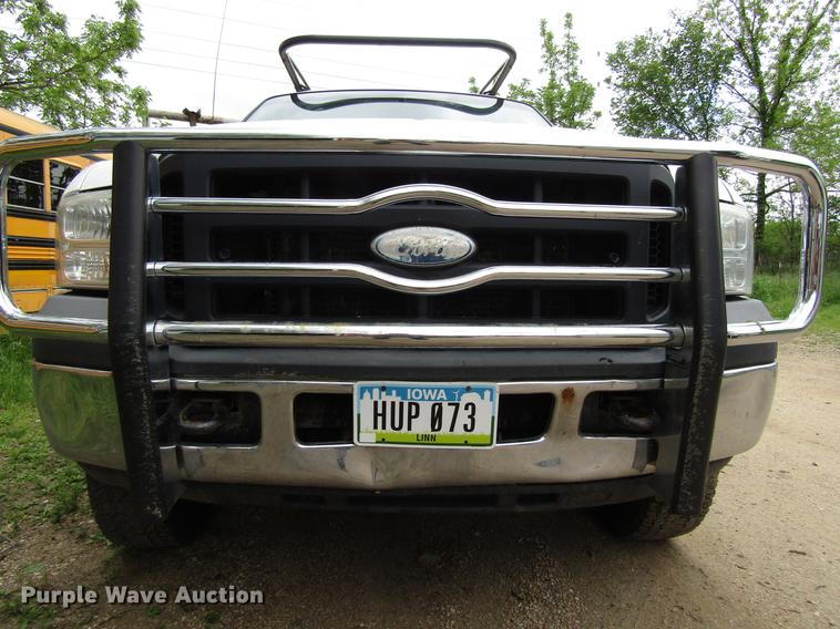 image for item EU9659 2006 Ford F250 Super Duty utility bed pickup truck