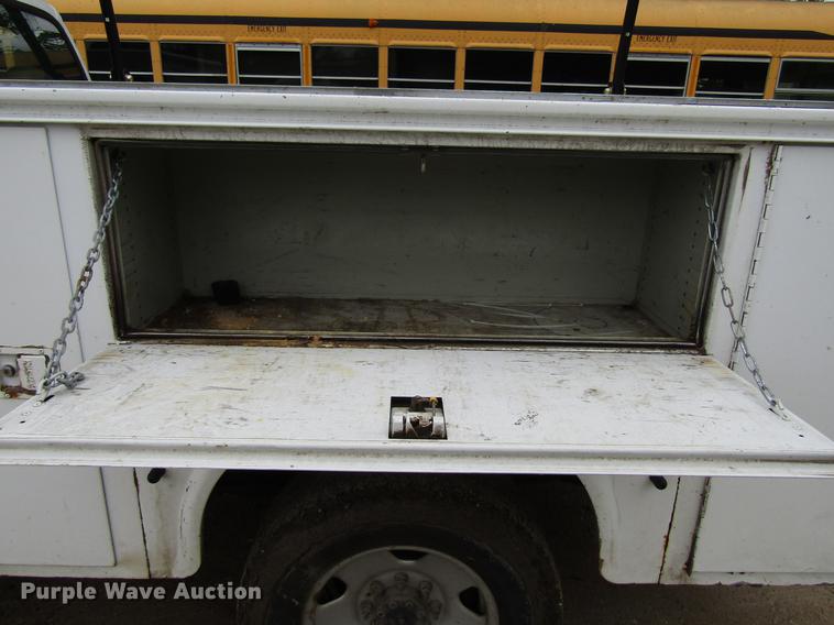 image for item EU9659 2006 Ford F250 Super Duty utility bed pickup truck