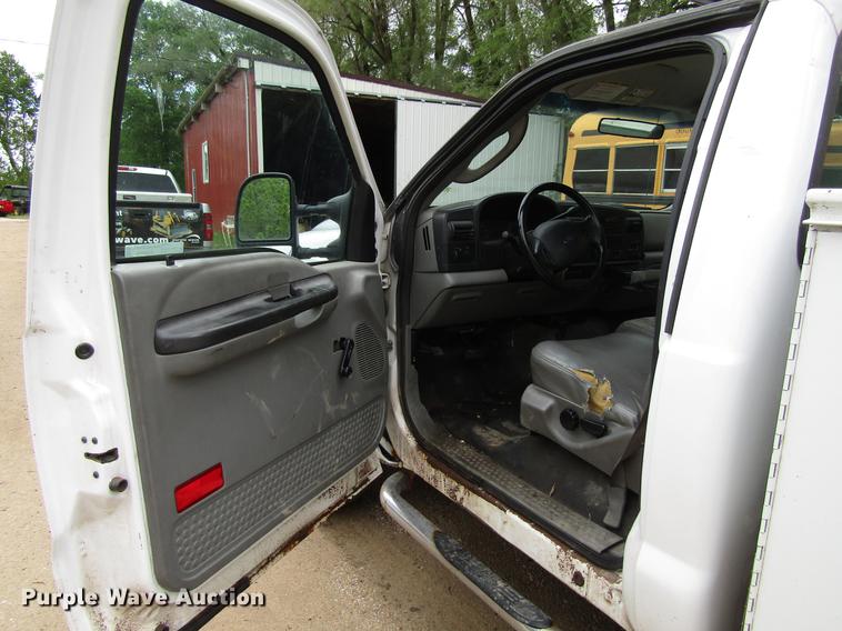 image for item EU9659 2006 Ford F250 Super Duty utility bed pickup truck