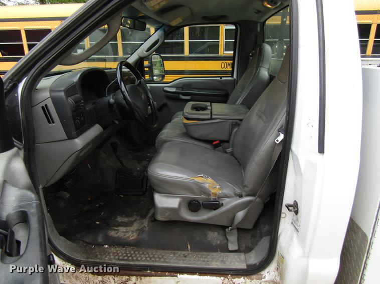 image for item EU9659 2006 Ford F250 Super Duty utility bed pickup truck