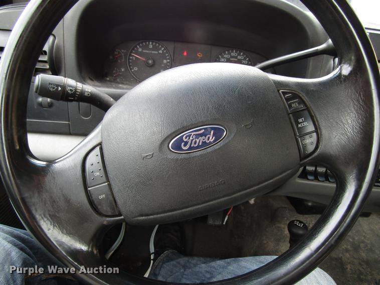 image for item EU9659 2006 Ford F250 Super Duty utility bed pickup truck