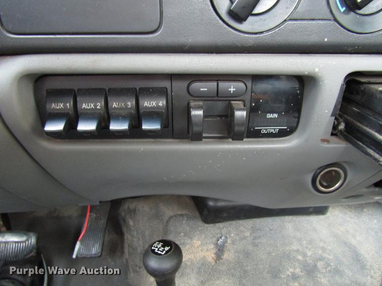 image for item EU9659 2006 Ford F250 Super Duty utility bed pickup truck