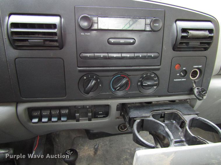 image for item EU9659 2006 Ford F250 Super Duty utility bed pickup truck