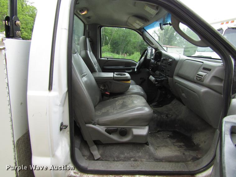 image for item EU9659 2006 Ford F250 Super Duty utility bed pickup truck