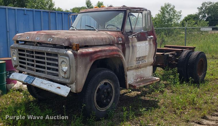 image for item EU9751 1979 Ford F700 truck cab and chassis