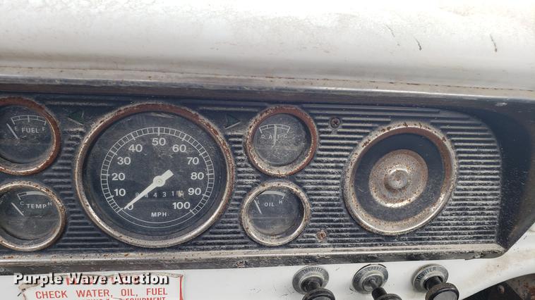 image for item EU9751 1979 Ford F700 truck cab and chassis