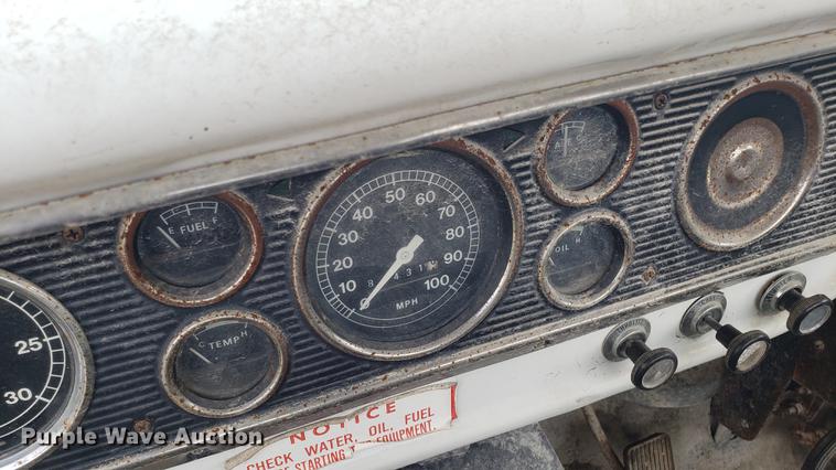 image for item EU9751 1979 Ford F700 truck cab and chassis