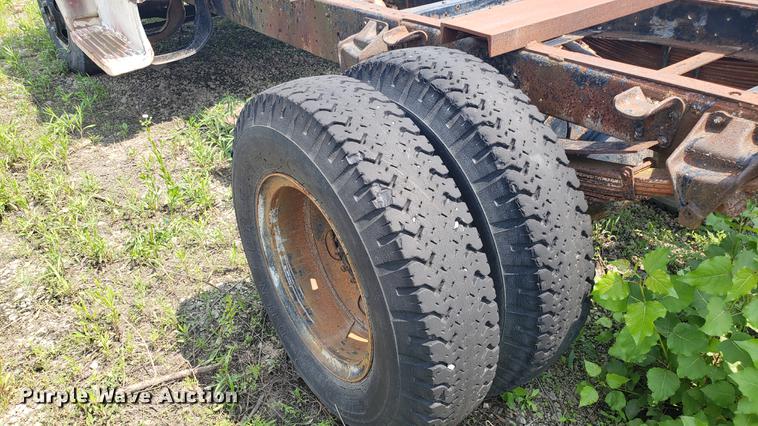 image for item EU9751 1979 Ford F700 truck cab and chassis