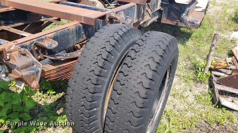 image for item EU9751 1979 Ford F700 truck cab and chassis